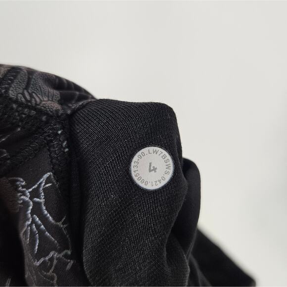 Lululemon Logo Flourish Black Iridescent 8" Foil Wunder Train High-Rise Short 4 - Picture 10 of 11